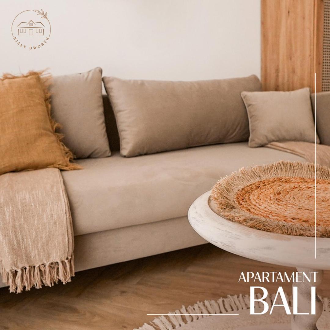 Bialy Dworek